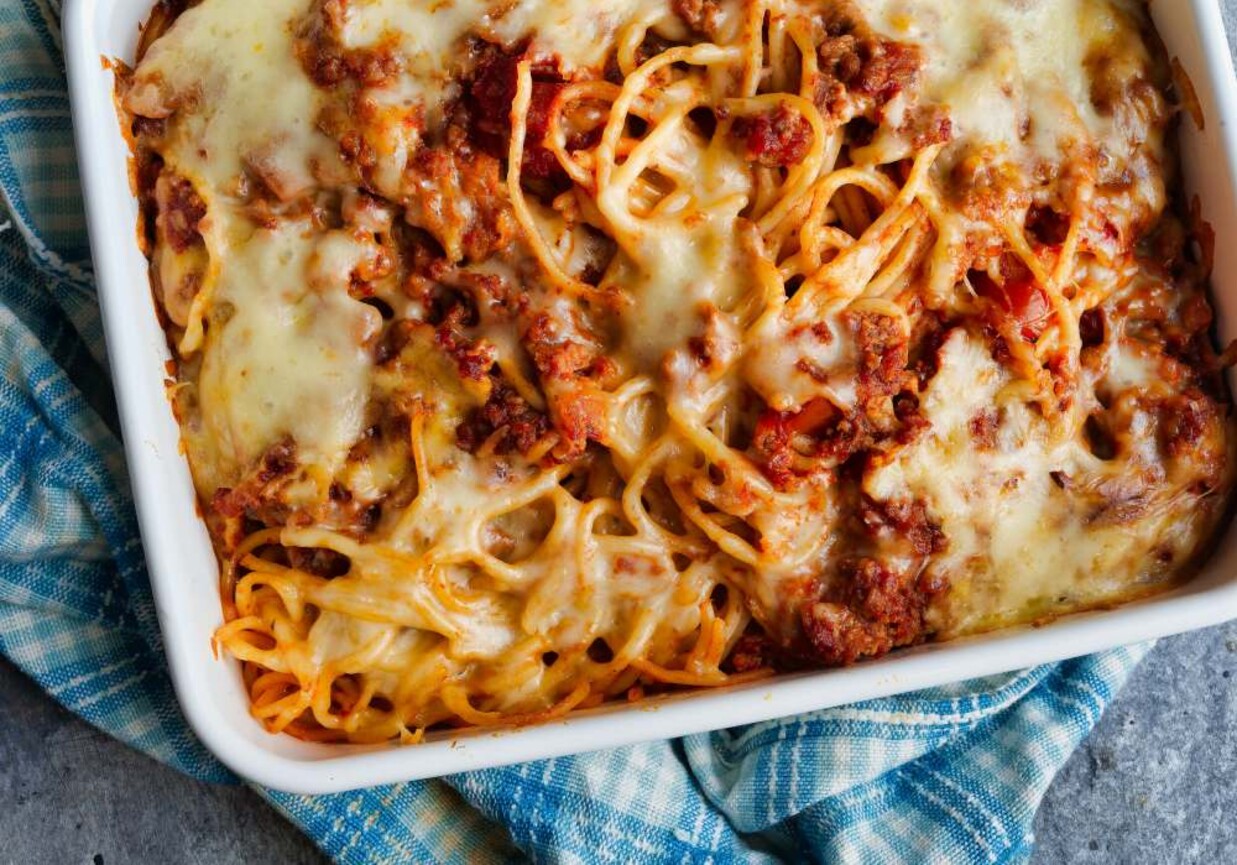 Zapiekane spaghetti bolognese foto