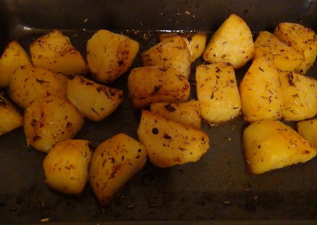 Fotografia przedstawiająca Zapiekane ziemniaki cytrynowe