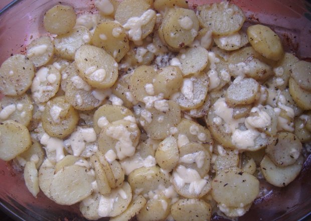 Fotografia przedstawiająca Zapiekane ziemniaki obiadowe