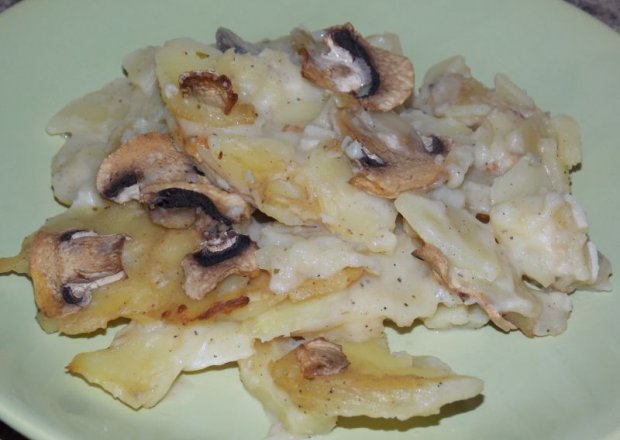 Fotografia przedstawiająca Zapiekane ziemniaki w sosie musztardowym