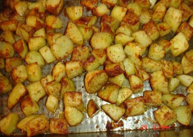 Fotografia przedstawiająca Zapiekane ziemniaki z bazylią