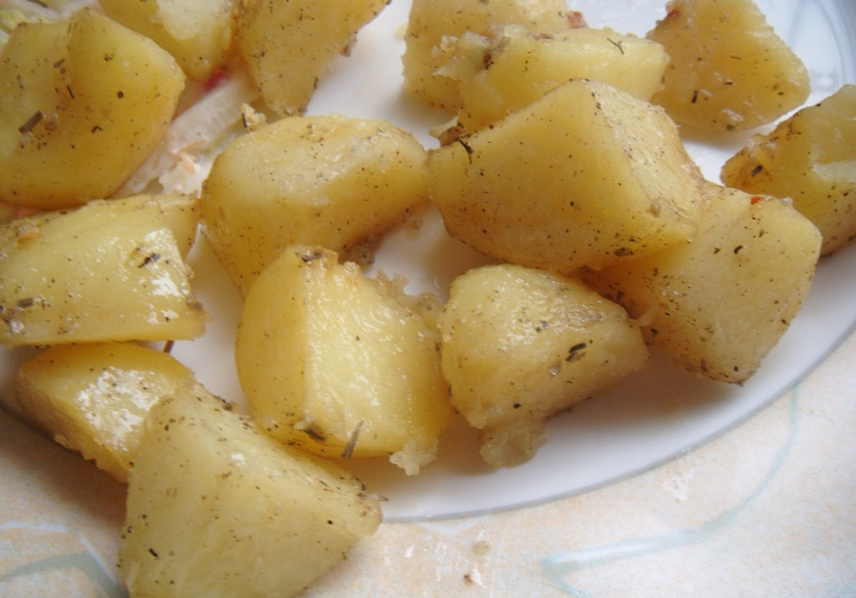 Zapiekane ziemniaki z bukietem ziół foto