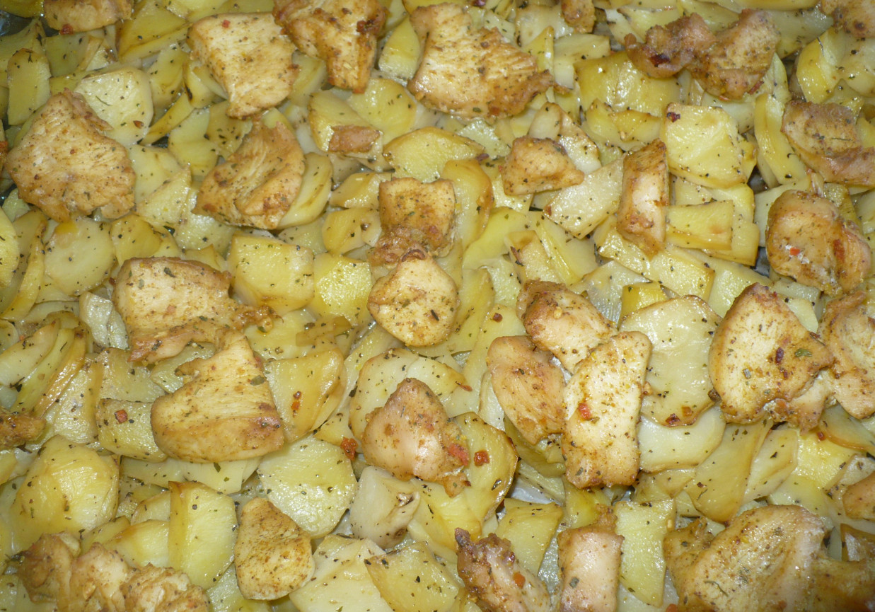 Zapiekane ziemniaki z piersią z kurczaka foto