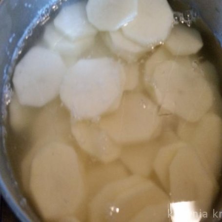 Krok 1 - Zapiekane ziemniaki z serkiem topionym  foto