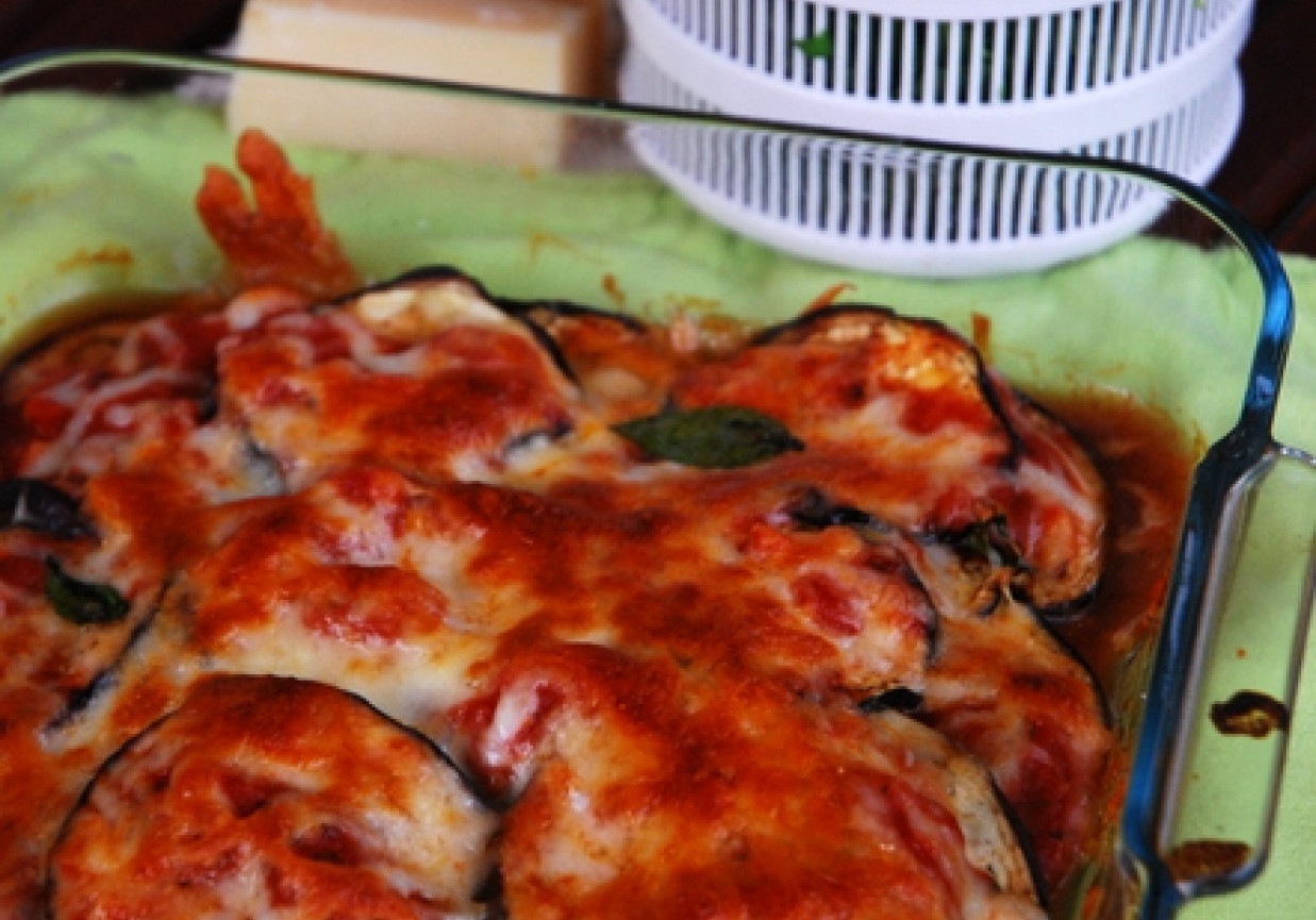 zapiekanka a’la lazania z bakłażana z sosem z pomidorów foto