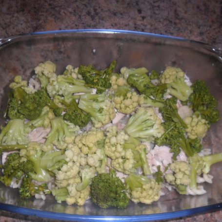 Krok 3 - Zapiekanka brokuł ,kalafior oraz kurczak foto