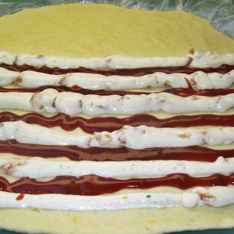 Krok 3 - Zapiekanka-drożdżowe ślimaczki z serem i konfiturą z głogu foto