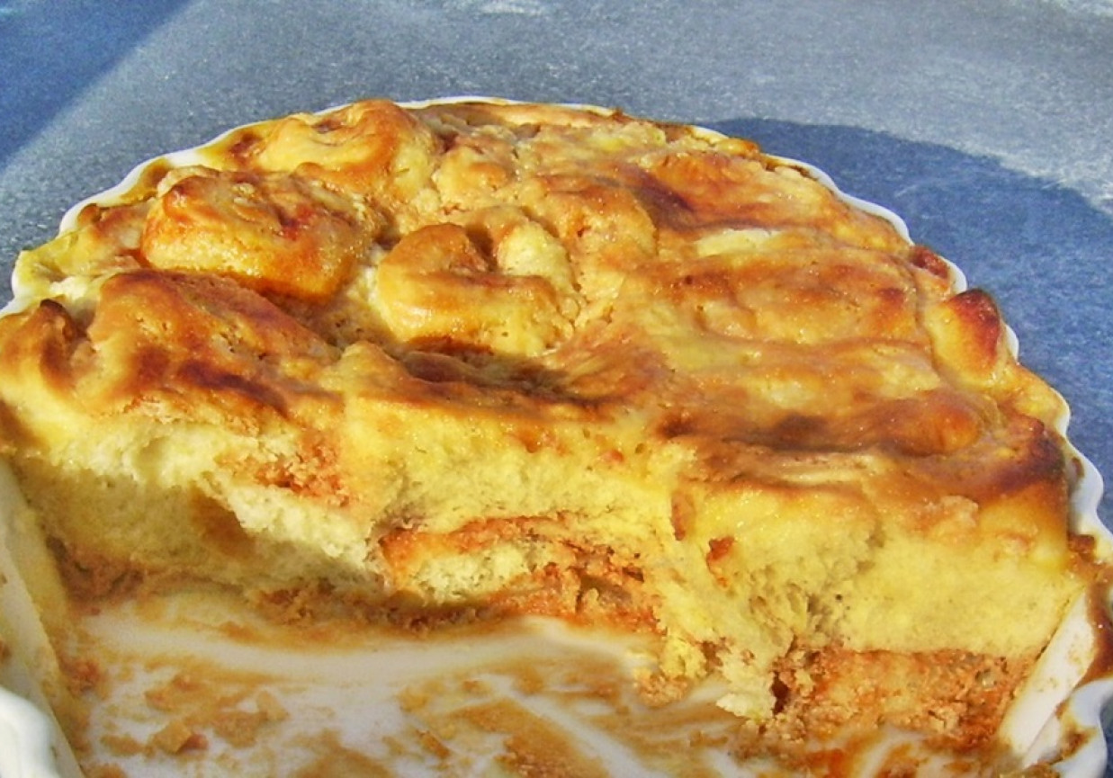 Zapiekanka-drożdżowe ślimaczki z serem i konfiturą z głogu foto