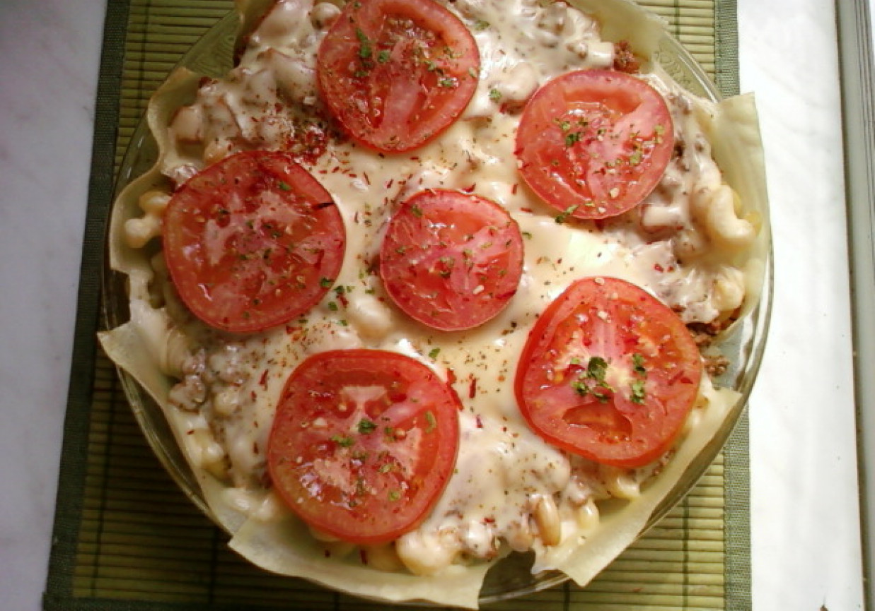 Zapiekanka makaronowa po bolońsku z pomidorami foto