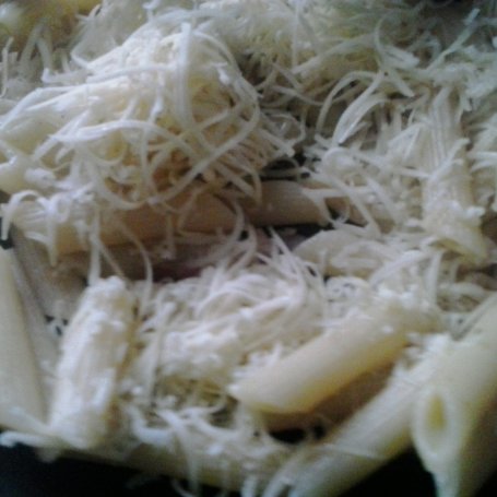 Krok 5 - zapiekanka makaronowa z boczkiem,brokułem ,kukurydzą i serem foto