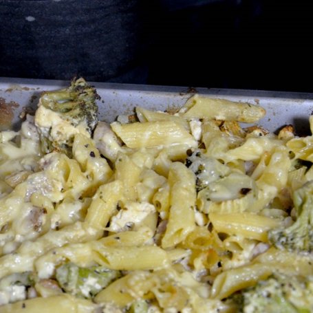 Krok 5 - Zapiekanka makaronowa z brokułami w sosie śmietanowym foto