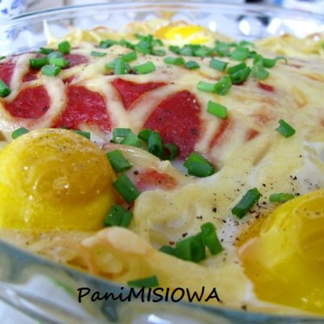 Krok 3 - Zapiekanka makaronowa z jajkami i sosem pomidorowym foto