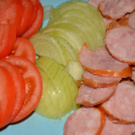 Krok 3 - Zapiekanka makaronowa z kiełbasą i warzywami foto
