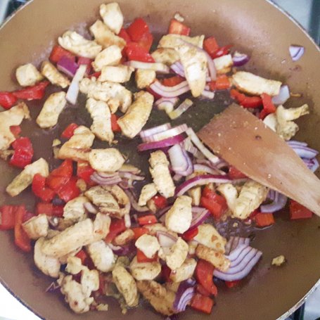 Krok 2 - Zapiekanka makaronowa z kurczakiem i warzywami foto