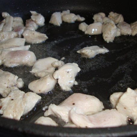 Krok 1 - Zapiekanka makaronowa z kurczakiem, pieczarkami i marchewką foto