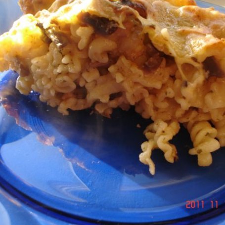Krok 5 - Zapiekanka makaronowa z pieczarkami i przecierem pomidorowym foto