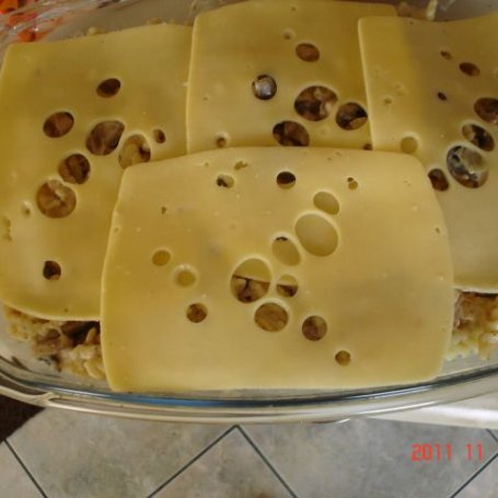 Krok 4 - Zapiekanka makaronowa z pieczarkami i przecierem pomidorowym foto