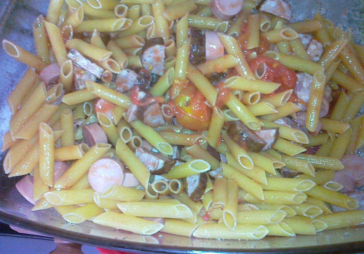 zapiekanka makaronowa z pomidorami foto