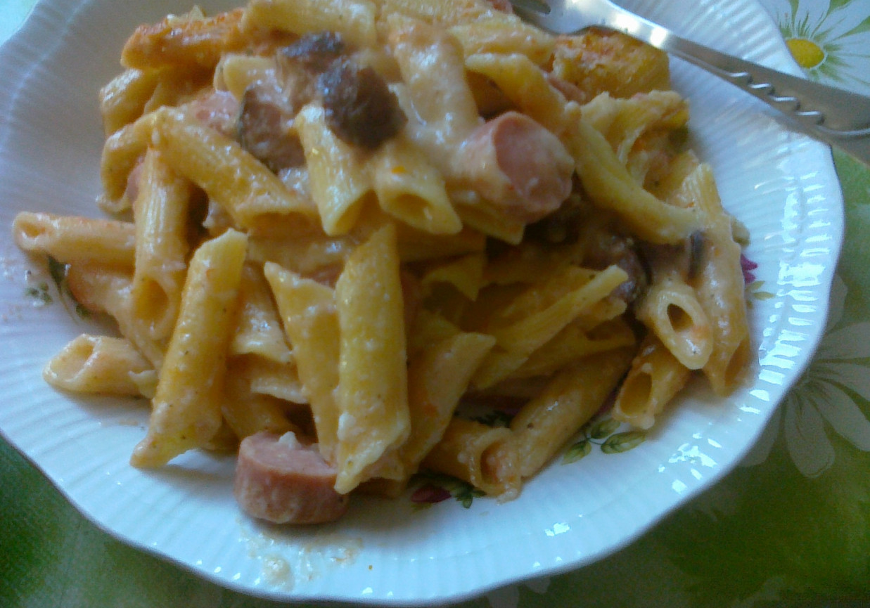 zapiekanka makaronowa z pomidorami foto