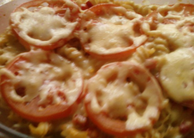Fotografia przedstawiająca Zapiekanka makaronowa z serem