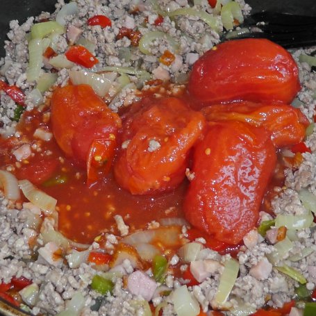 Krok 2 - Zapiekanka makaronowa z sosem pomidorowym, fasolką i kukurydzą foto