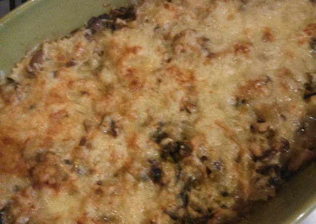 Fotografia przedstawiająca Zapiekanka makaronowa z sosem