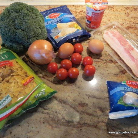 Krok 1 - Zapiekanka makaronowa z warzywami i mozarellą foto