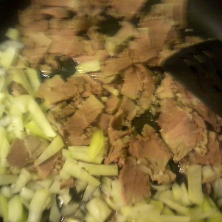 Krok 1 - Zapiekanka makaronowo - mięsna w sosie śmietanowo - serowym foto