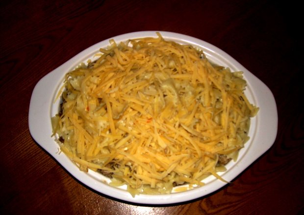 Fotografia przedstawiająca Zapiekanka makaronowo-grzybowa z mięsem