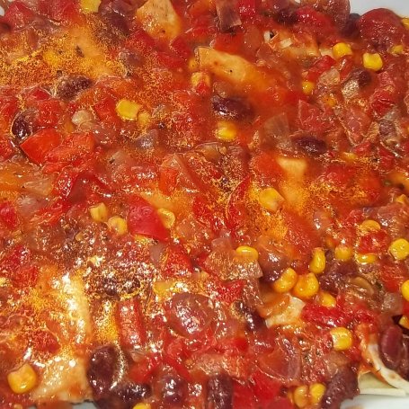 Krok 6 - Zapiekanka naleśnikowa w salsie meksykańskiej foto