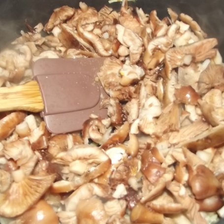Krok 8 - Zapiekanka pachnąca lasem z makaronem i selerem foto