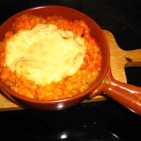 Krok 4 - Zapiekanka pikantna na ryżu, z kurczakiem, brokułem i pomidorem foto