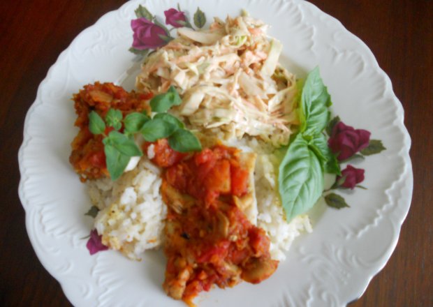 Fotografia przedstawiająca Zapiekanka rybna z ryżem i warzywami