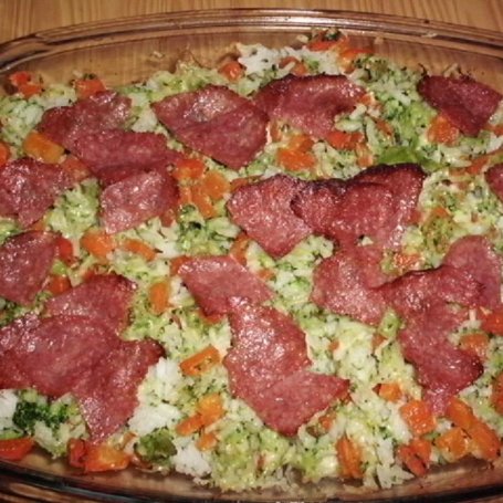 Krok 4 - Zapiekanka ryżowa z brokułem, papryką,salami i serem foto