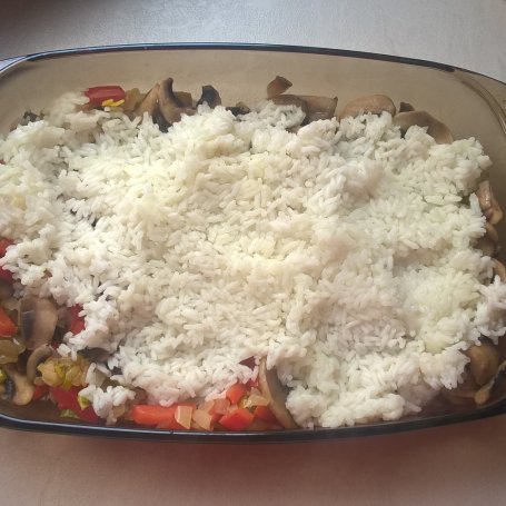 Krok 4 - Zapiekanka ryżowa z warzywami i pieczarkami foto