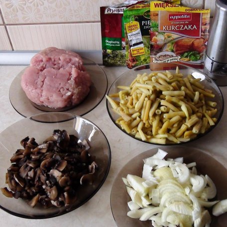 Krok 1 - Zapiekanka szparagowo-pieczarkowa przekładana mięsem. foto