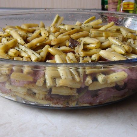 Krok 2 - Zapiekanka szparagowo-pieczarkowa przekładana mięsem. foto