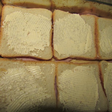 Krok 4 - Zapiekanka z chleba tostowego  foto