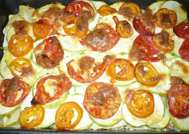 Fotografia przedstawiająca Zapiekanka z cukinii i pomidorów