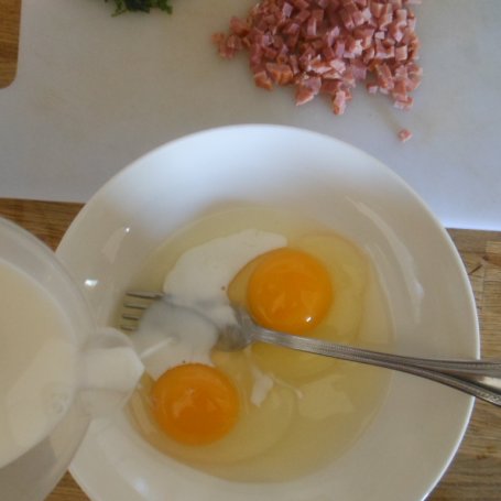 Krok 3 - Zapiekanka z czerstwego chleba foto