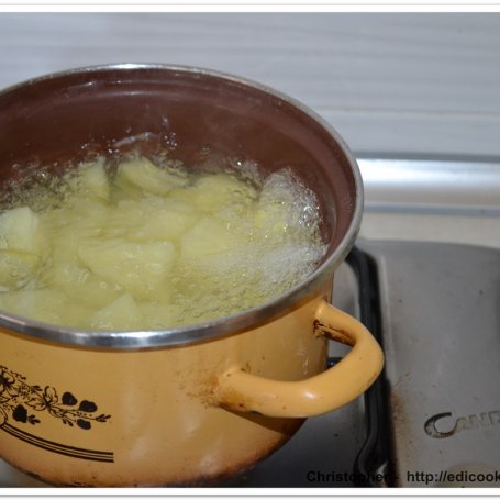 Krok 1 - Zapiekanka z fasolką i młodymi ziemniakami. foto