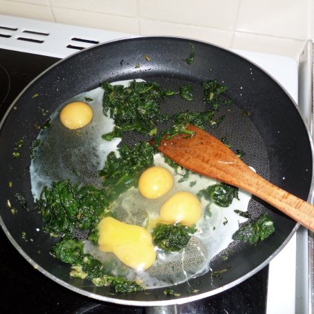 Krok 3 - Zapiekanka z jajkiem i szpinakiem foto