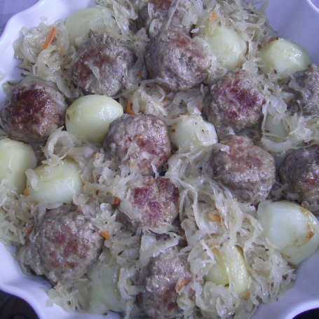 Krok 4 - Zapiekanka z kapustą kiszoną, klopsami i ziemniakami foto