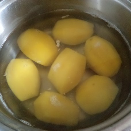 Krok 1 - Zapiekanka z kiełbasą i ziemniakami - serkiem Brie wzbogacona :) foto