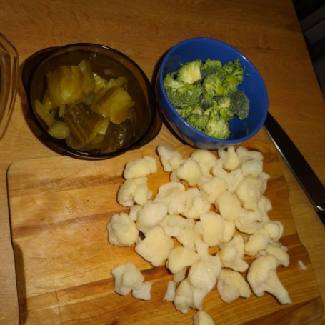 Krok 3 - Zapiekanka z kurczakiem brokułem i kalafiorem foto