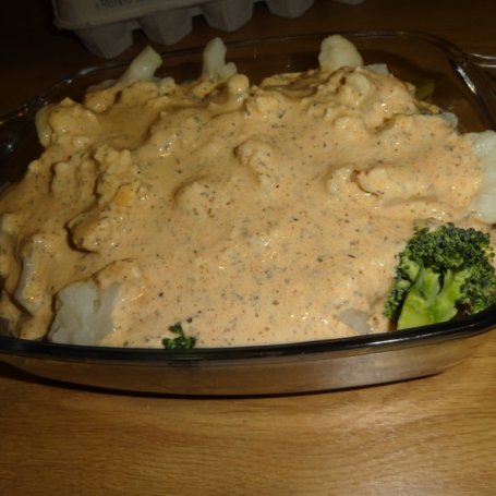 Krok 6 - Zapiekanka z kurczakiem brokułem i kalafiorem foto