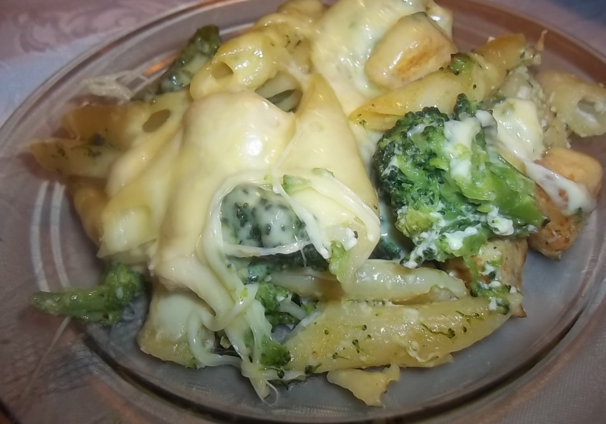 Zapiekanka z kurczakiem i brokułami foto