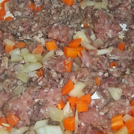 Krok 4 - Zapiekanka z mielonym i ziemniakami na kapuście pekińskiej foto