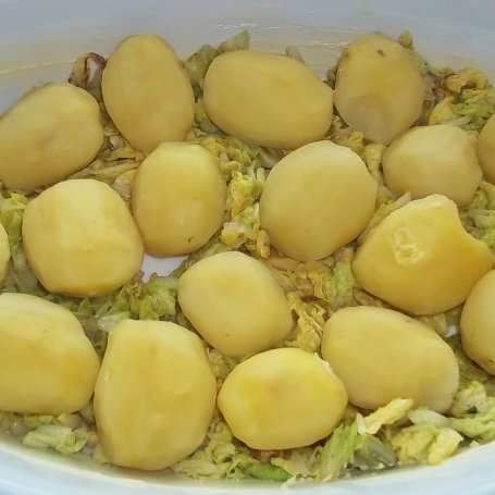 Krok 6 - Zapiekanka z mielonym i ziemniakami na kapuście pekińskiej foto