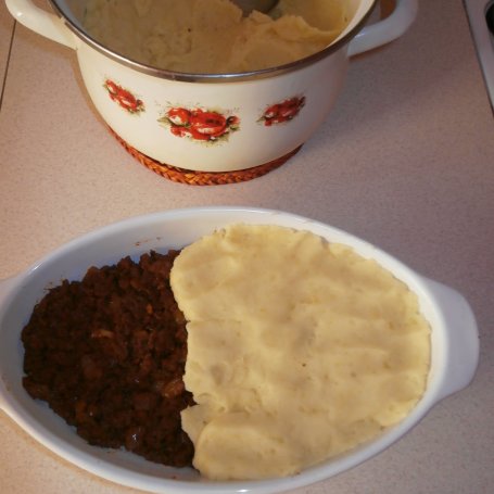 Krok 2 - Zapiekanka z mięsa mielonego i z ugotowanych ziemniaków. foto